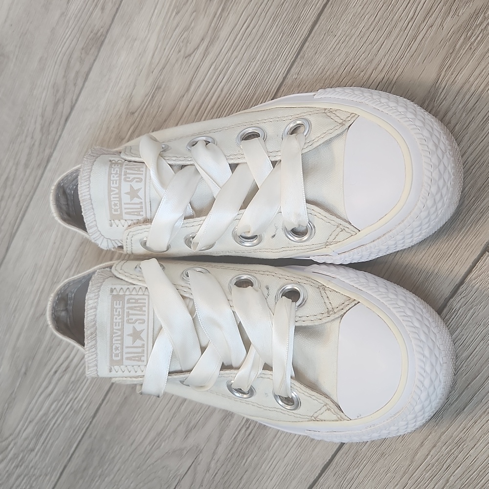 Converse Chuck Taylor All Star Big Eyelets Ox Women US 5 Egret/White